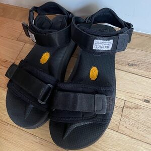 SUICOKE Black Sandals